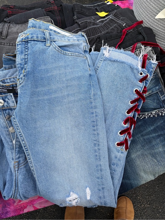 Pilcro Denim - Pilcro Light Blue Denim Boyfriend Jeans with Red Velvet Lace-Up Side